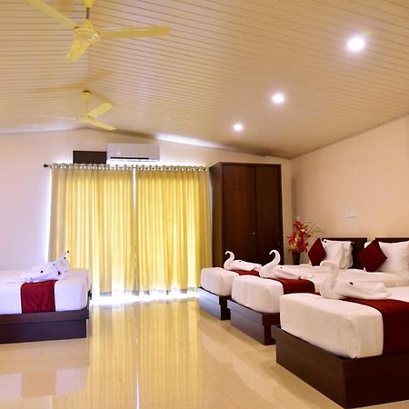 Hotel Coorg Palace Madikeri Exterior photo